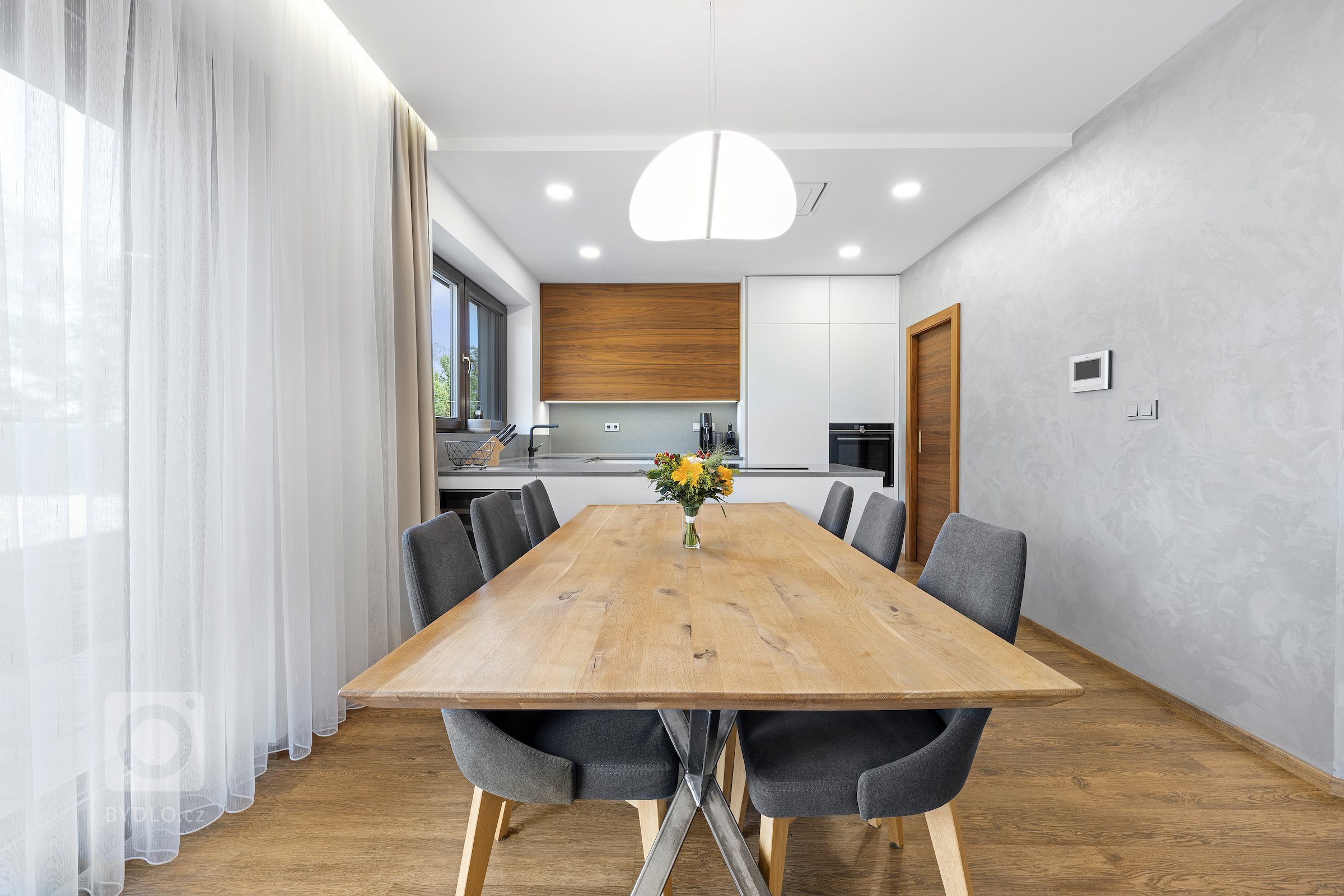 V rámci mé práce jako interiérový fotograf jsem nedávno dostal příležitost zvěčnit moderní interiér novostavby ve Velkých Bílovicích. Tento projekt…