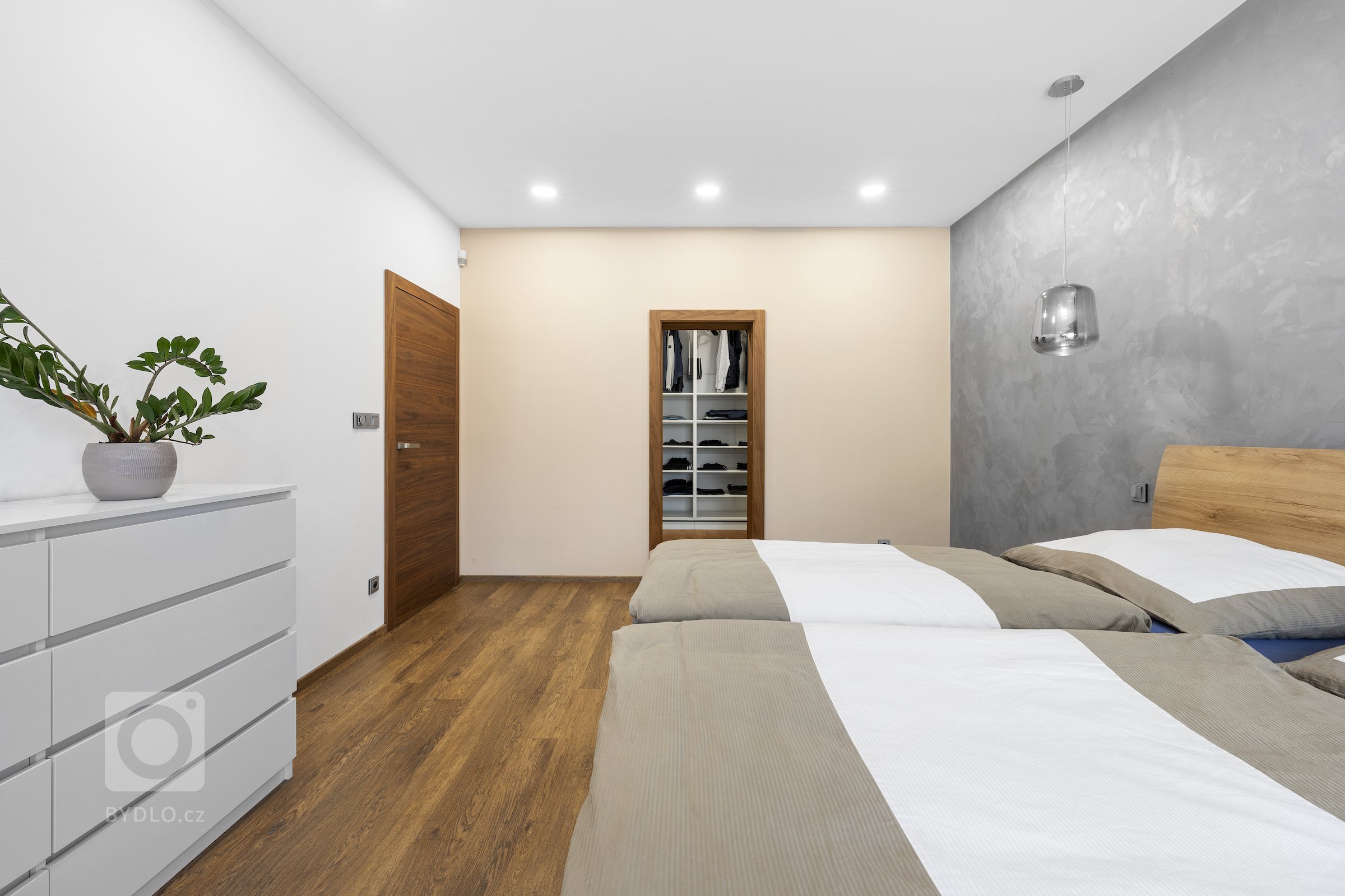 V rámci mé práce jako interiérový fotograf jsem nedávno dostal příležitost zvěčnit moderní interiér novostavby ve Velkých Bílovicích. Tento projekt…