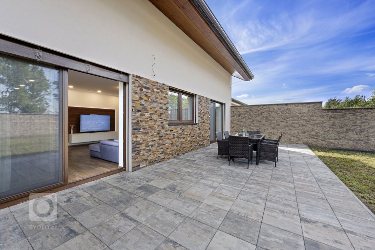 add picture to album