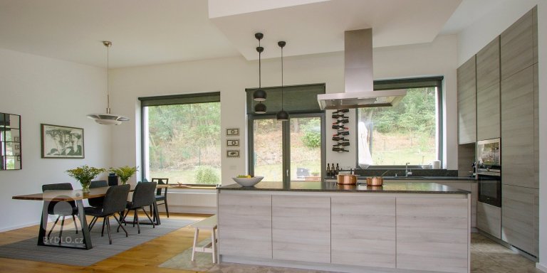 add picture to album