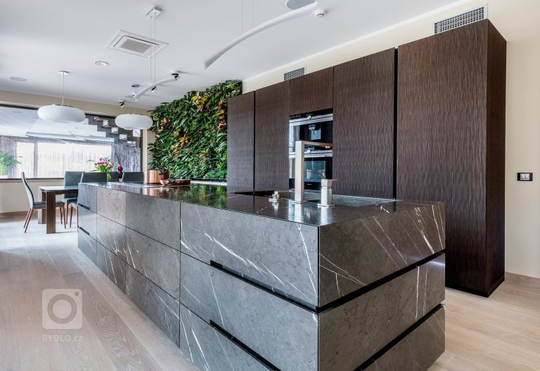 add picture to album