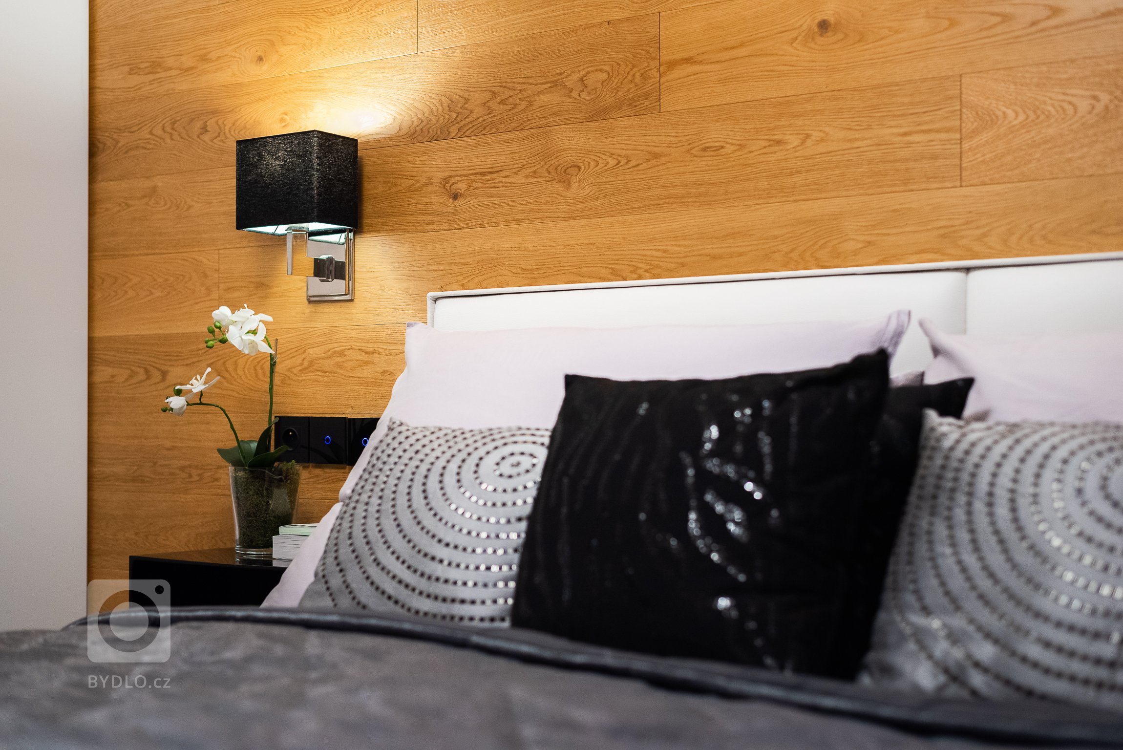 Proměna ložnice - záměr této rekonstrukce ložnice byla útulná atmosféra, která navodí klid pro &nbsp;dobrý spánek. Použitím přírodního obložení dřevem, měkkých…