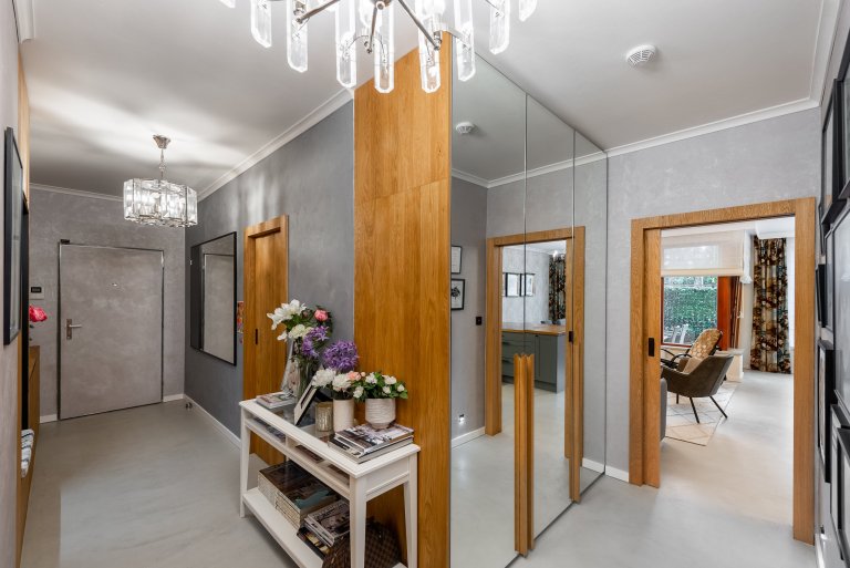 Vlastní&nbsp;bydlení bydlení pro Janu a dcerku Nicole. Jedná se o byt o velikosti 3kk s dvěmi předzahrádky, který prošel během 4 let celkovou rekonstrukcí.…