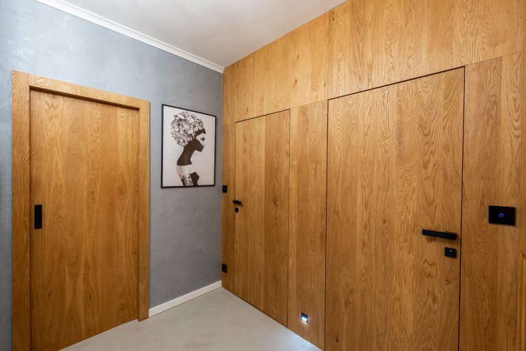 Vlastní&nbsp;bydlení bydlení pro Janu a dcerku Nicole. Jedná se o byt o velikosti 3kk s dvěmi předzahrádky, který prošel během 4 let celkovou rekonstrukcí.…