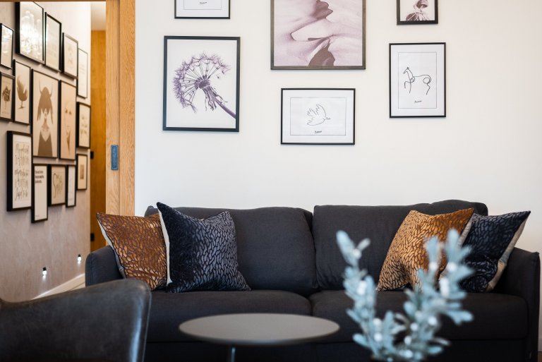 Vlastní&nbsp;bydlení bydlení pro Janu a dcerku Nicole. Jedná se o byt o velikosti 3kk s dvěmi předzahrádky, který prošel během 4 let celkovou rekonstrukcí.…