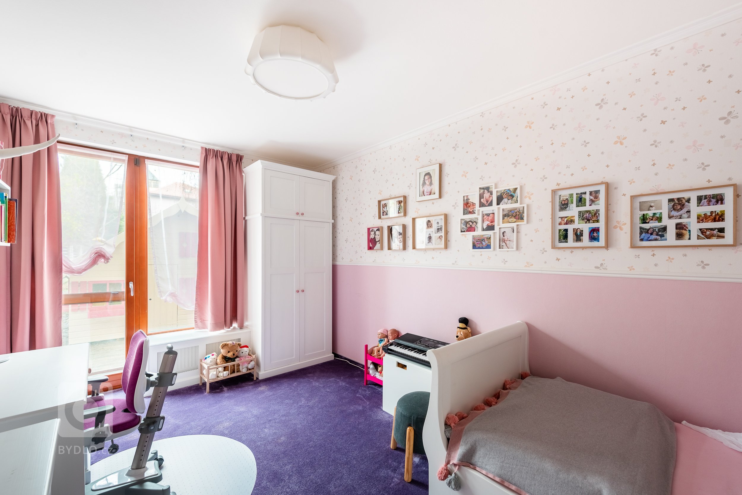 Vlastní&nbsp;bydlení bydlení pro Janu a dcerku Nicole. Jedná se o byt o velikosti 3kk s dvěmi předzahrádky, který prošel během 4 let celkovou rekonstrukcí.…