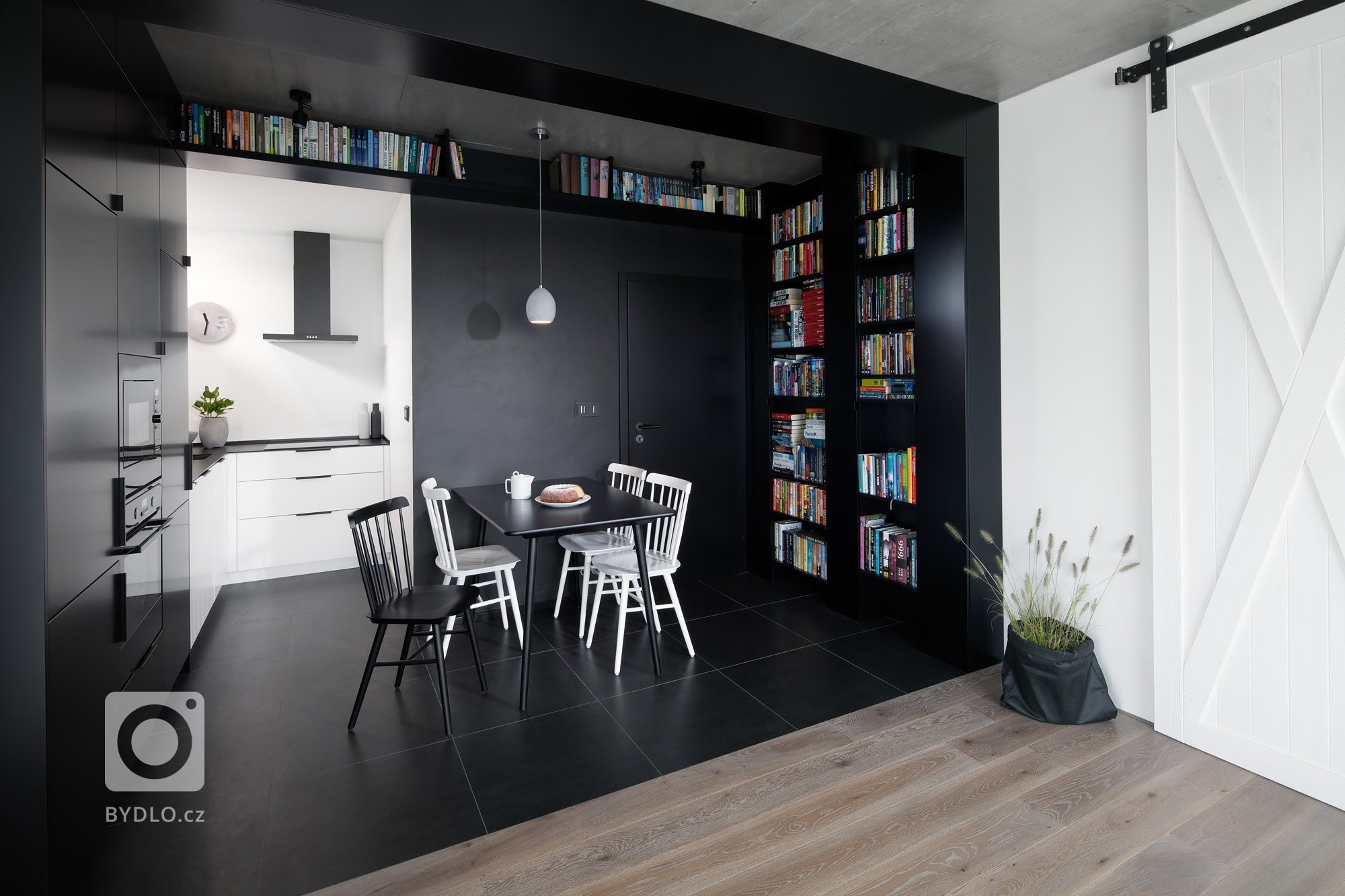 Černobílý interiér