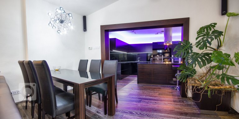 add picture to album