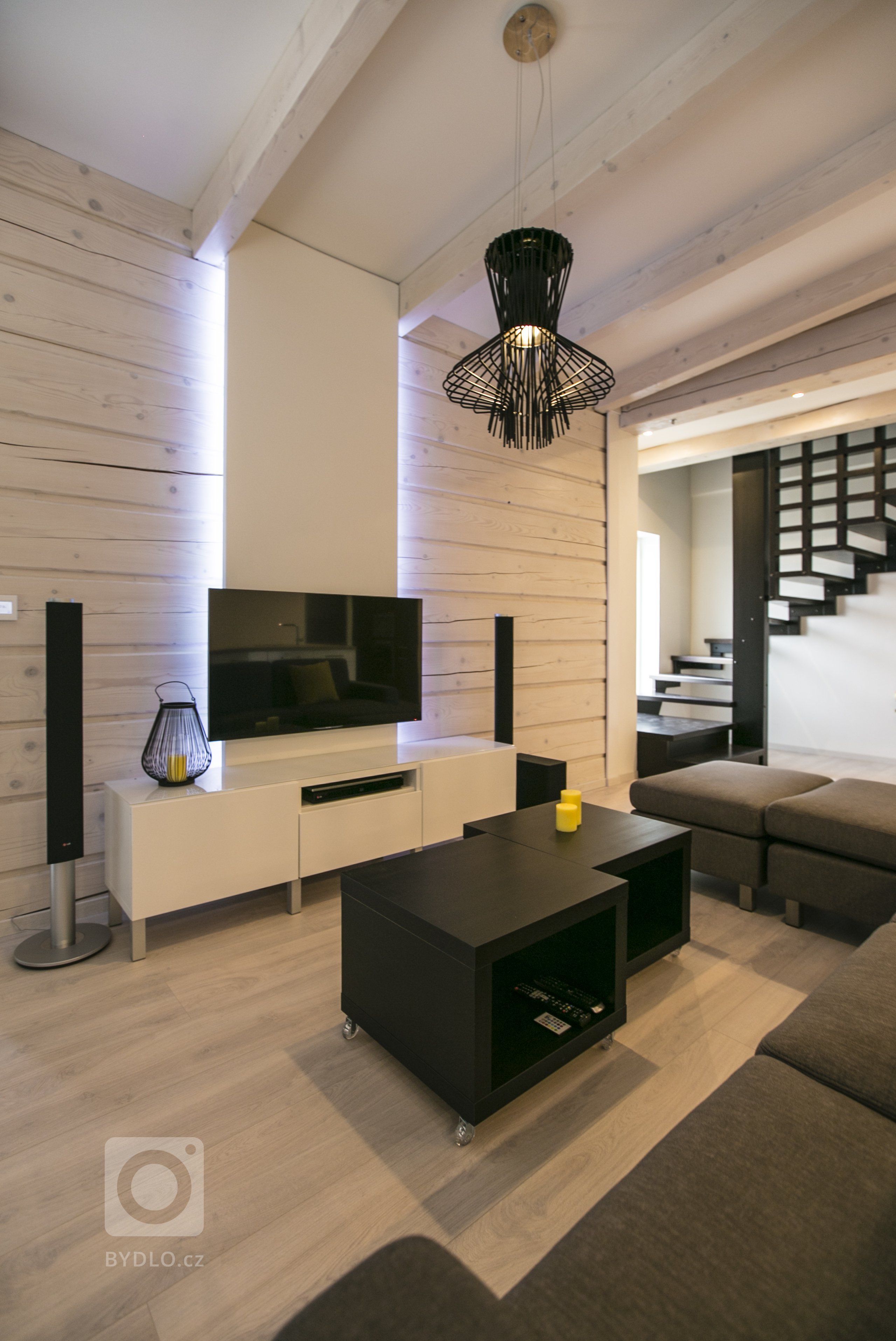 Roubenka je pro mnohé synonymem starodávného bydlení se vším, co k tomu patří. Snad každému se vybaví vůně přírodního dřeva, nábytek ze stejného materiálu a…