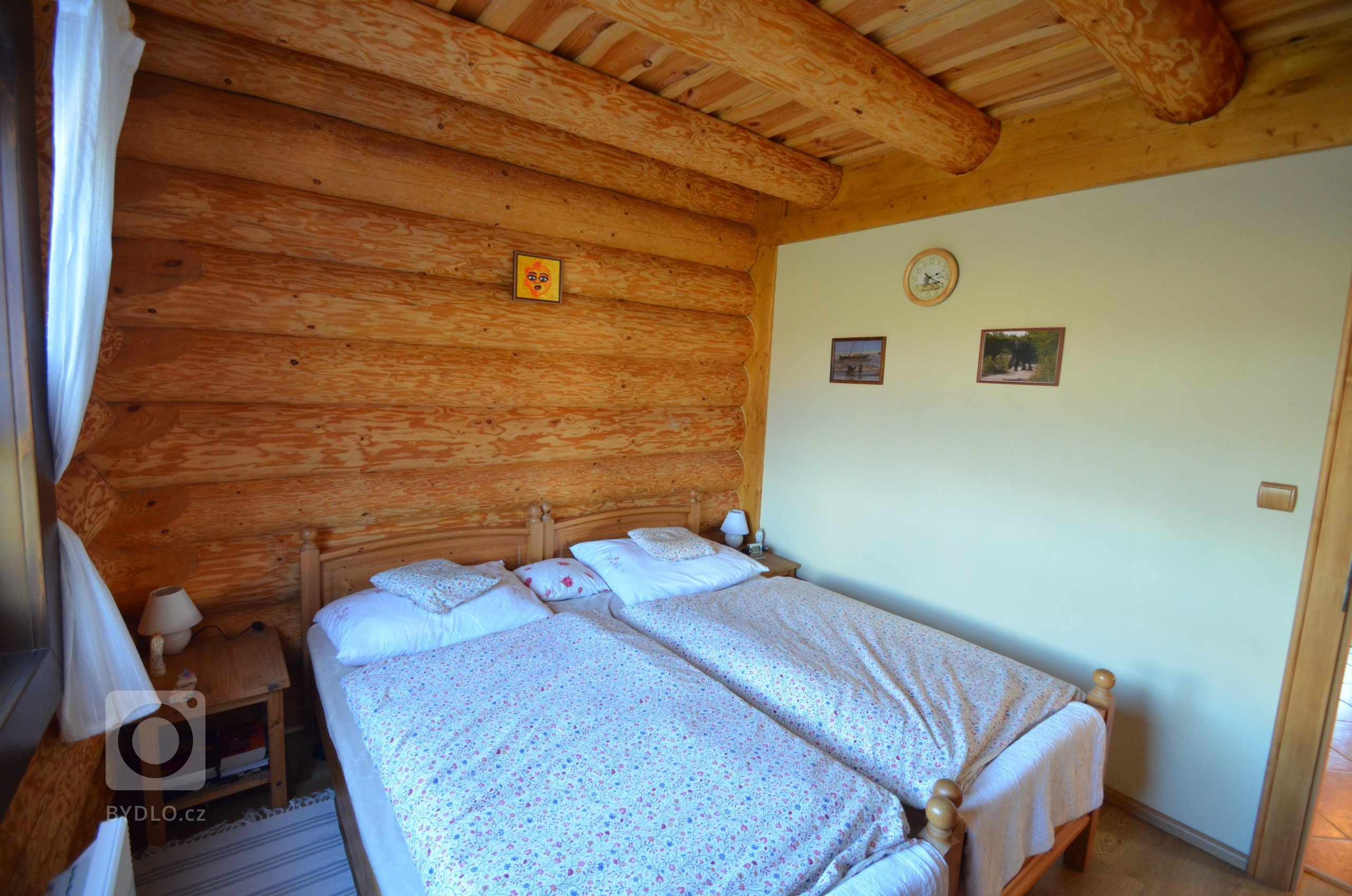 V Novohradských horách jsme postavili tento krásný přízemní srub, ze kterého se těší celá rodina. Dům slouží jako rekreační objekt.&nbsp;
