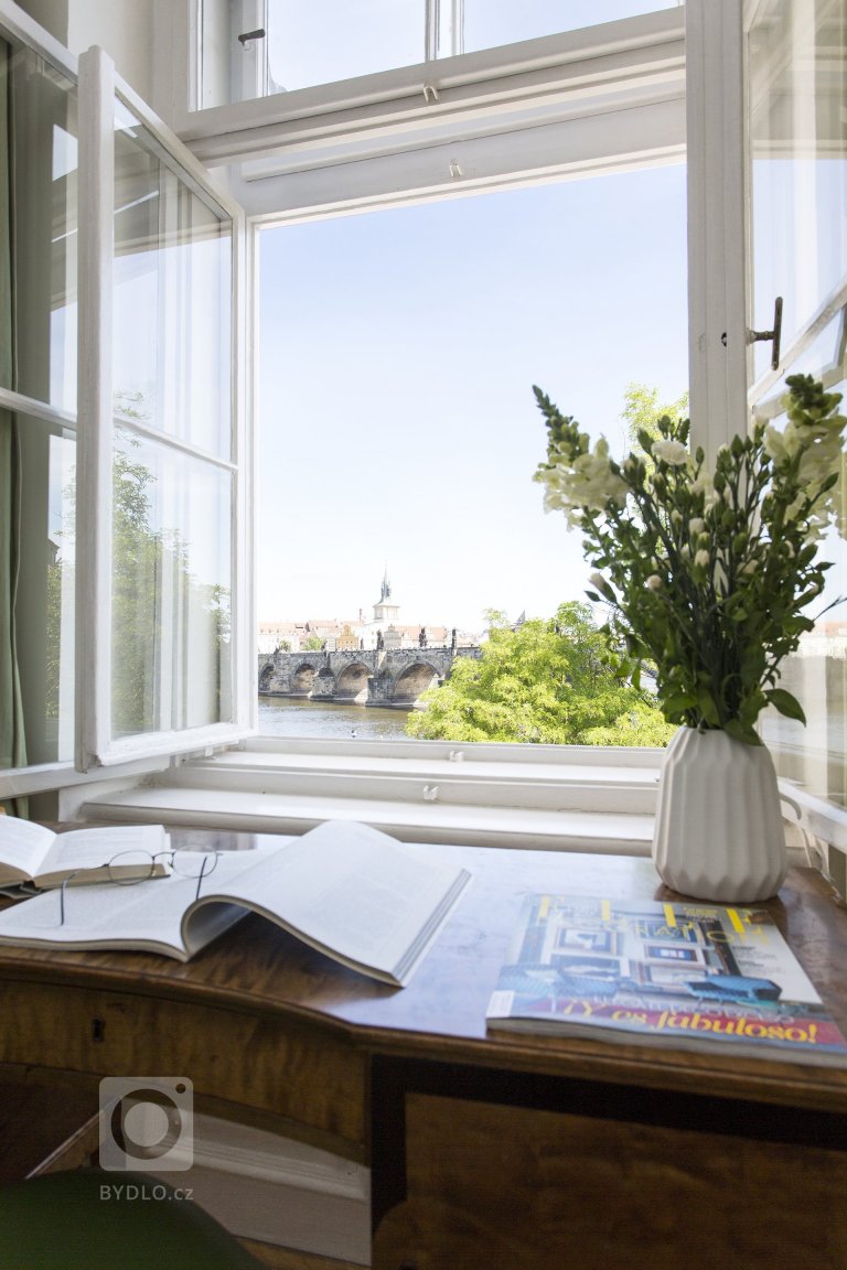 add picture to album