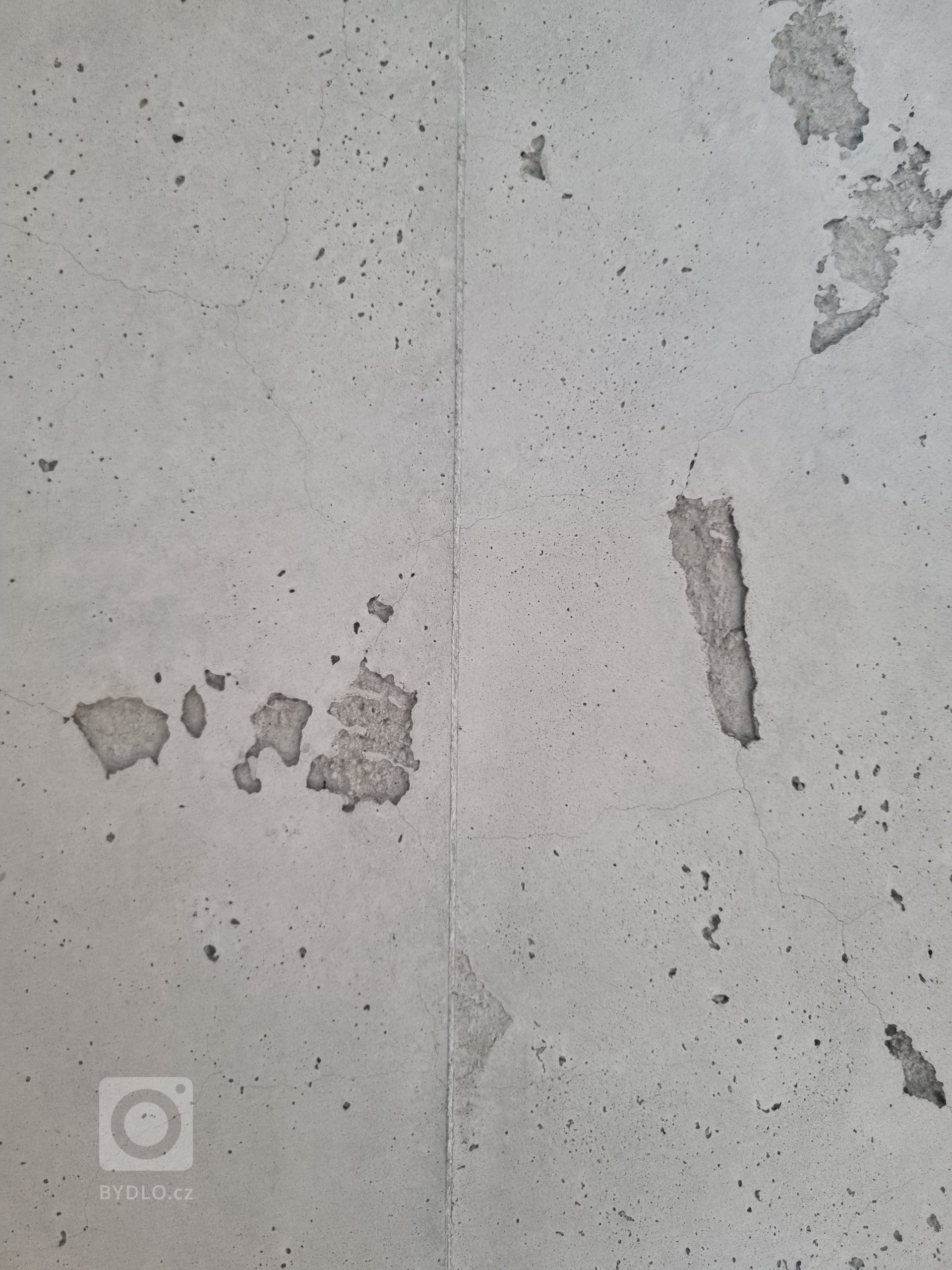 Pojďte s námi nahlédnout do bytového domu v Chomutově, kde jsme vytvořili ohromující imitaci litého betonu s označením CEM7.
&nbsp;

Co je imitace litého…