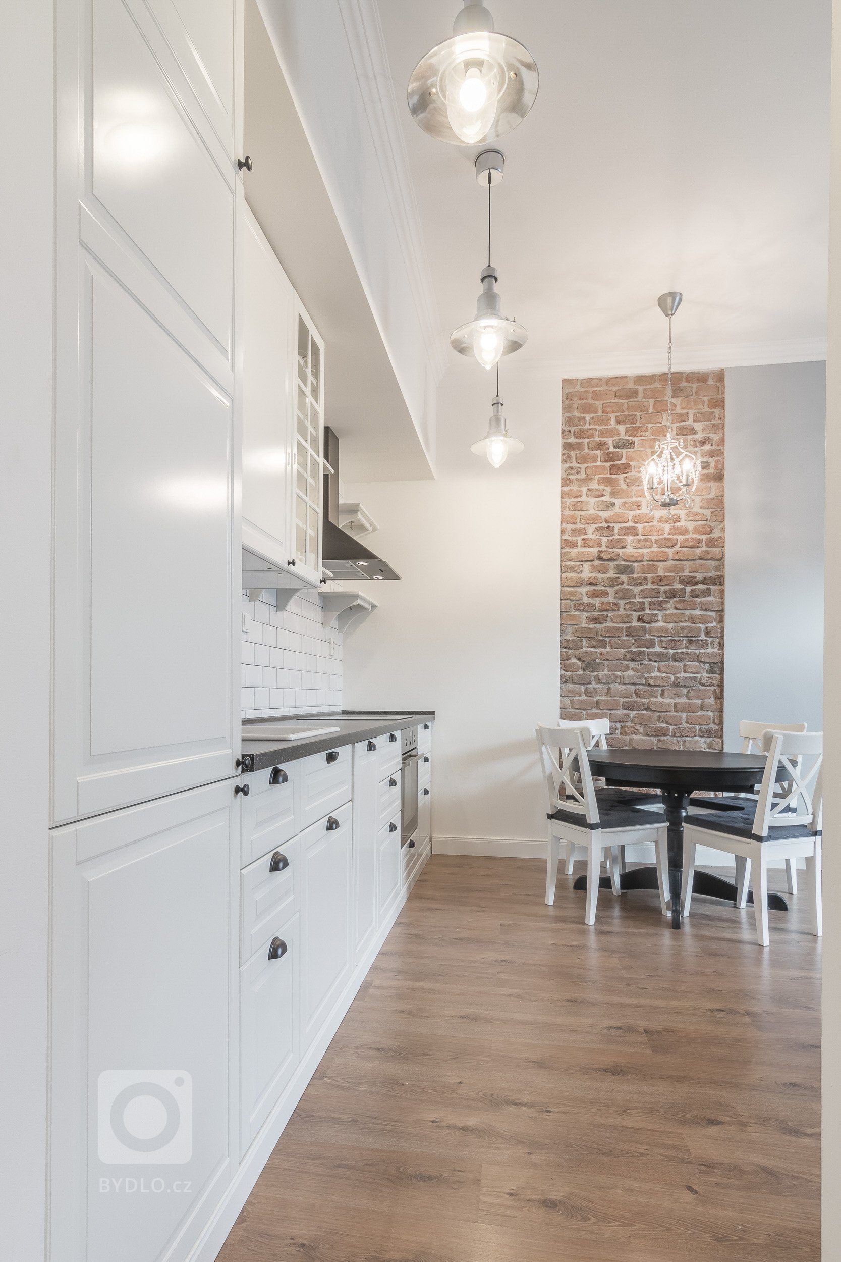 Rekonstrukce starého činžovního domu od PSN a stavební úpravy bytové jednotky včetně návrhu interiéru. Byt slouží jako investice pro krátkodobé pronájmy.…