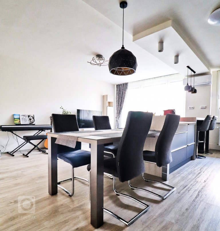 add picture to album