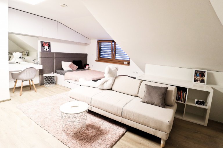 add picture to album