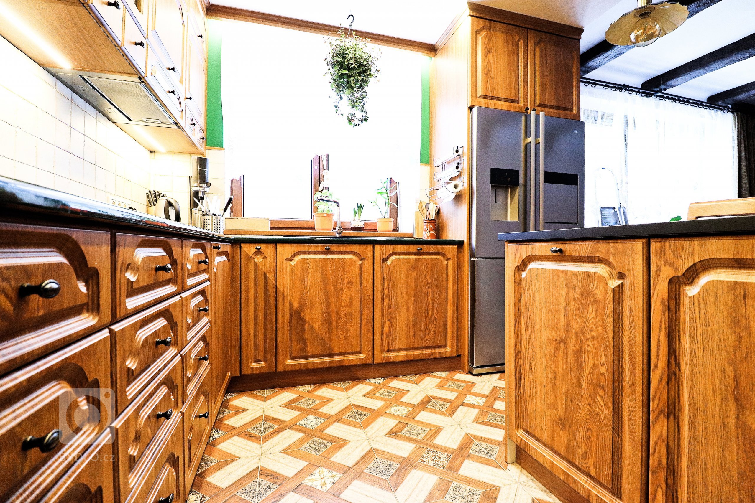 Ne každý je zastáncem moderny. Rustikální kuchyně jsou v&nbsp;dnešní době velmi populární a mají své kouzlo. Většina kuchyní tohoto stylu se vyznačuje různě…