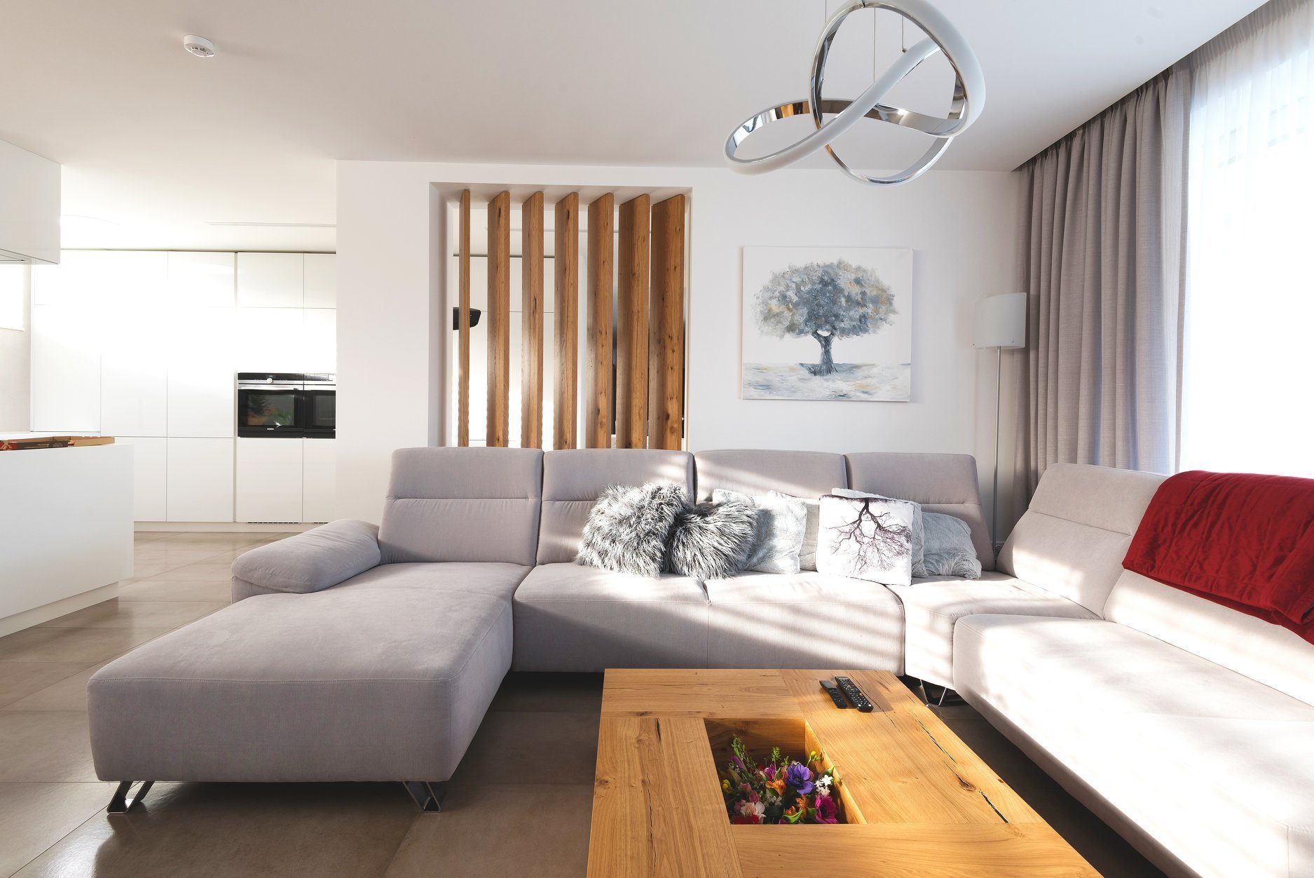 Po delší době vám přinášíme další realizaci. Nyní se jedná o kompletní originál&nbsp; &quot;Luxusní interiér na míru&quot;.&nbsp;&nbsp;&nbsp;Dbali jsme přitom…