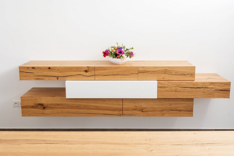 Po delší době vám přinášíme další realizaci. Nyní se jedná o kompletní originál&nbsp; &quot;Luxusní interiér na míru&quot;.&nbsp;&nbsp;&nbsp;Dbali jsme přitom…