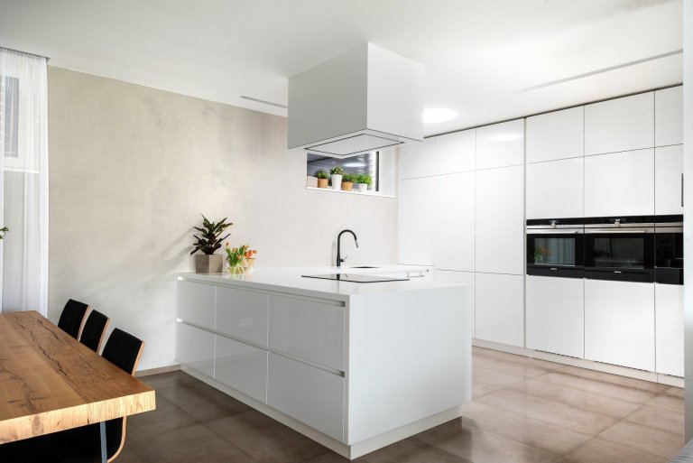 Po delší době vám přinášíme další realizaci. Nyní se jedná o kompletní originál&nbsp; &quot;Luxusní interiér na míru&quot;.&nbsp;&nbsp;&nbsp;Dbali jsme přitom…