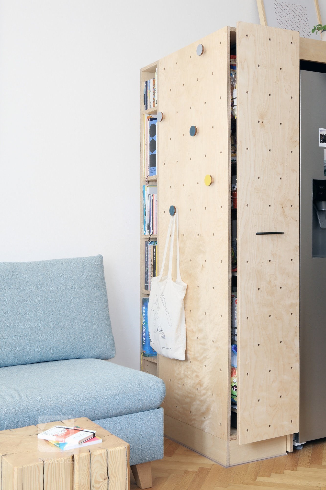 Původní dispozice bytu nevyhovovala současným požadavkům obývání městského bytu. Ložnici chcete mít s okny do klidného vnitrobloku a orientací na sever.…