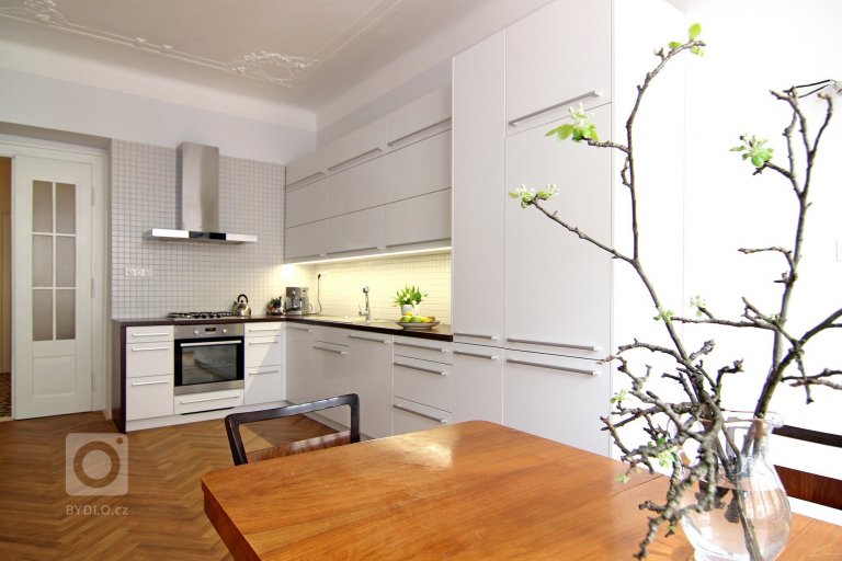 add picture to album