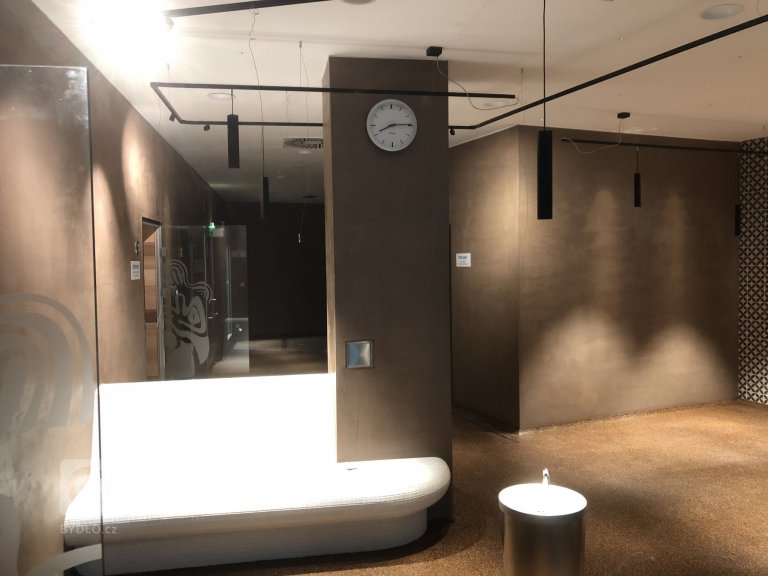 add picture to album