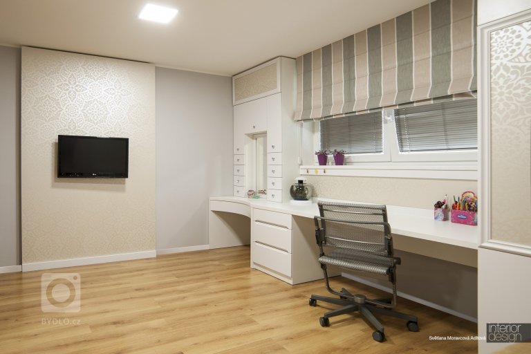 Realizace dětského pokoje pro 10 letou holčičku, která závodně tancuje. Tuto realizaci jsme udělali přesně podle našeho návrhu.
