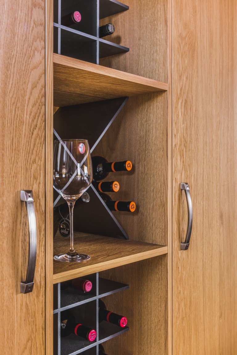 Majitelé tohoto ohromujícího prostoru mají rádi tradiční věci, ale důvěřují moderním technologiím i materiálům. Důležitá je pro ně také praktičnost. V&nbsp…