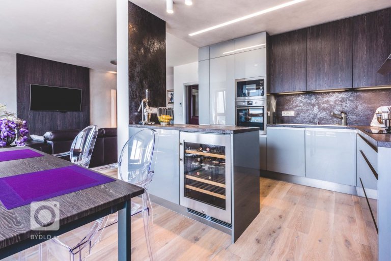 add picture to album