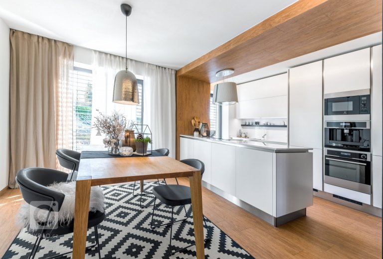 add picture to album