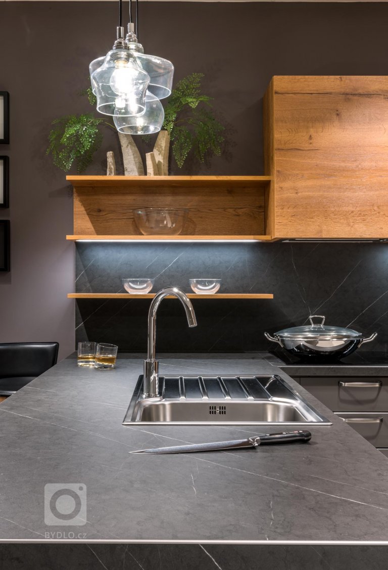 add picture to album