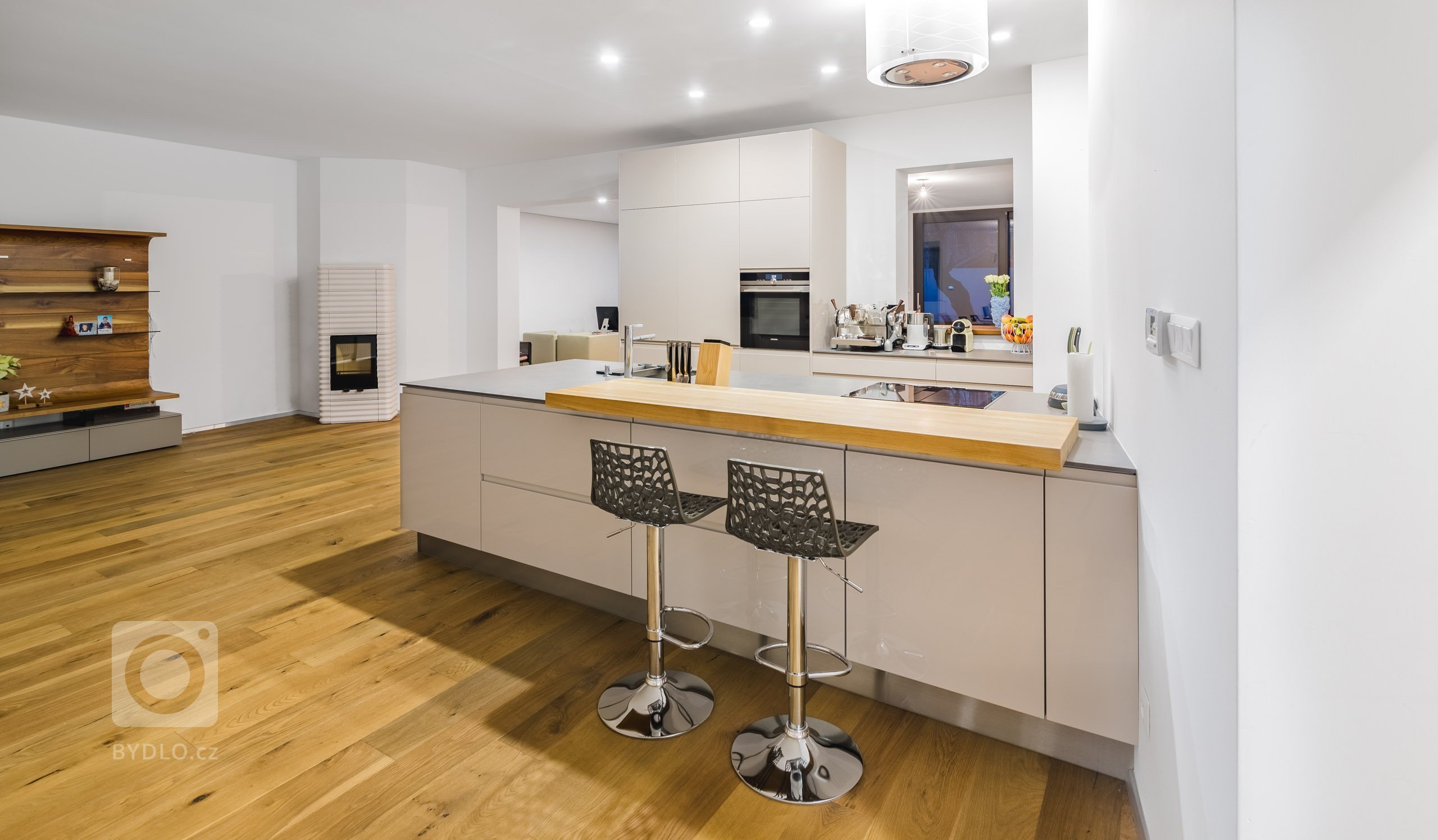 Kuchyně PURE | GLOSS KASHMIR -&nbsp;DESIGNOVÁ VÝZVA

V této kuchyni se návrháři museli vyrovnat hned se dvěma náročnými úkoly: jak vyhovět vysokým požadavkům…