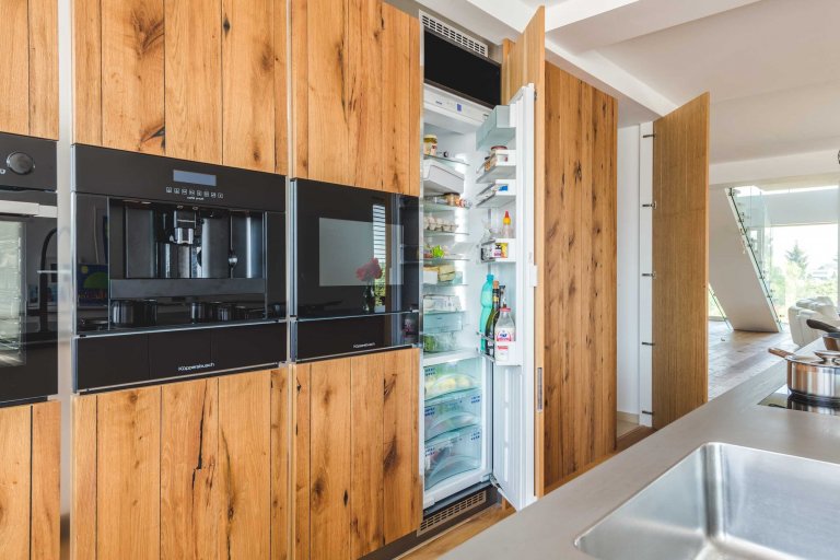 TOP EVERMATT | DUB STARÝ
PŘÍRODNÍ SHOWROOM. PŘÍMO U VÁS DOMA.

&nbsp;

Proč by nás zdi měly oddělovat od přírody? V této kuchyňské sestavě se venkovní…