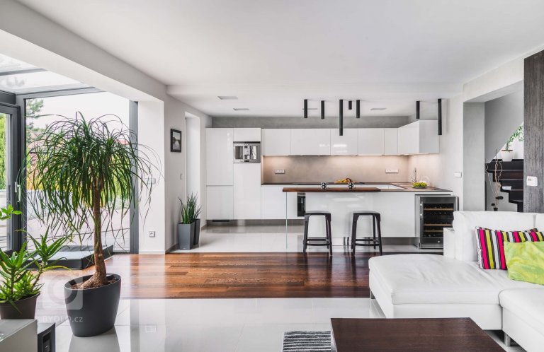 add picture to album