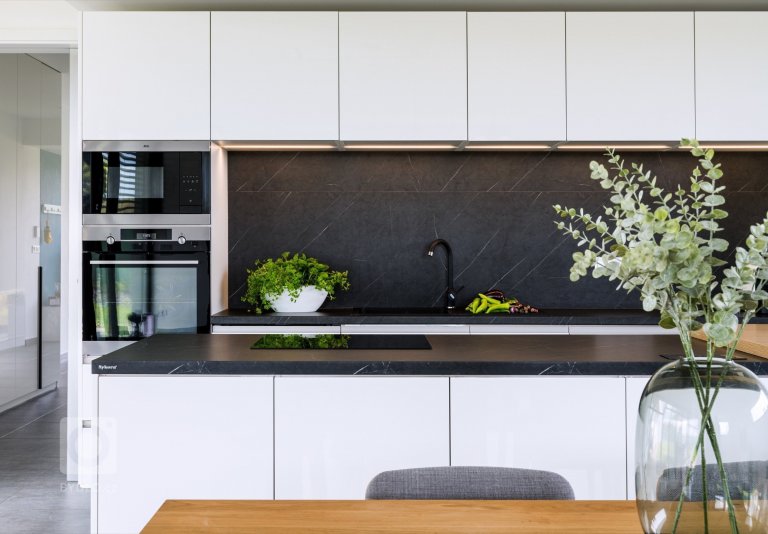 add picture to album