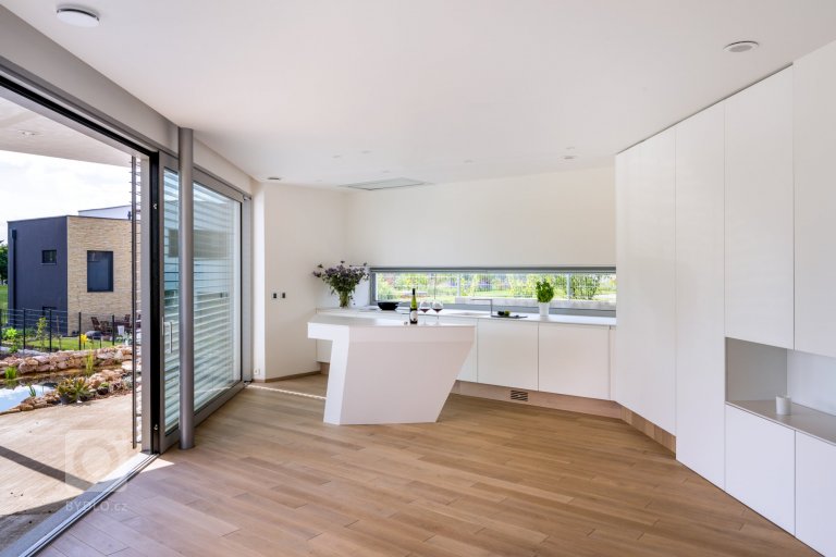 add picture to album