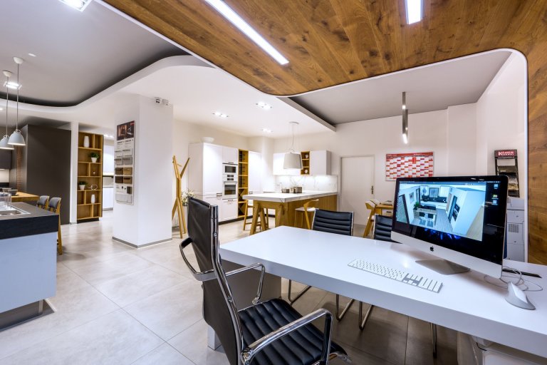 Mix stylů, maximum stylu.
Vintage, moderna a industrial. Všechny tři styly se harmonicky protínají v sestavě Dub Cognac Antracit. Tmavá profilovaná dvířka s…