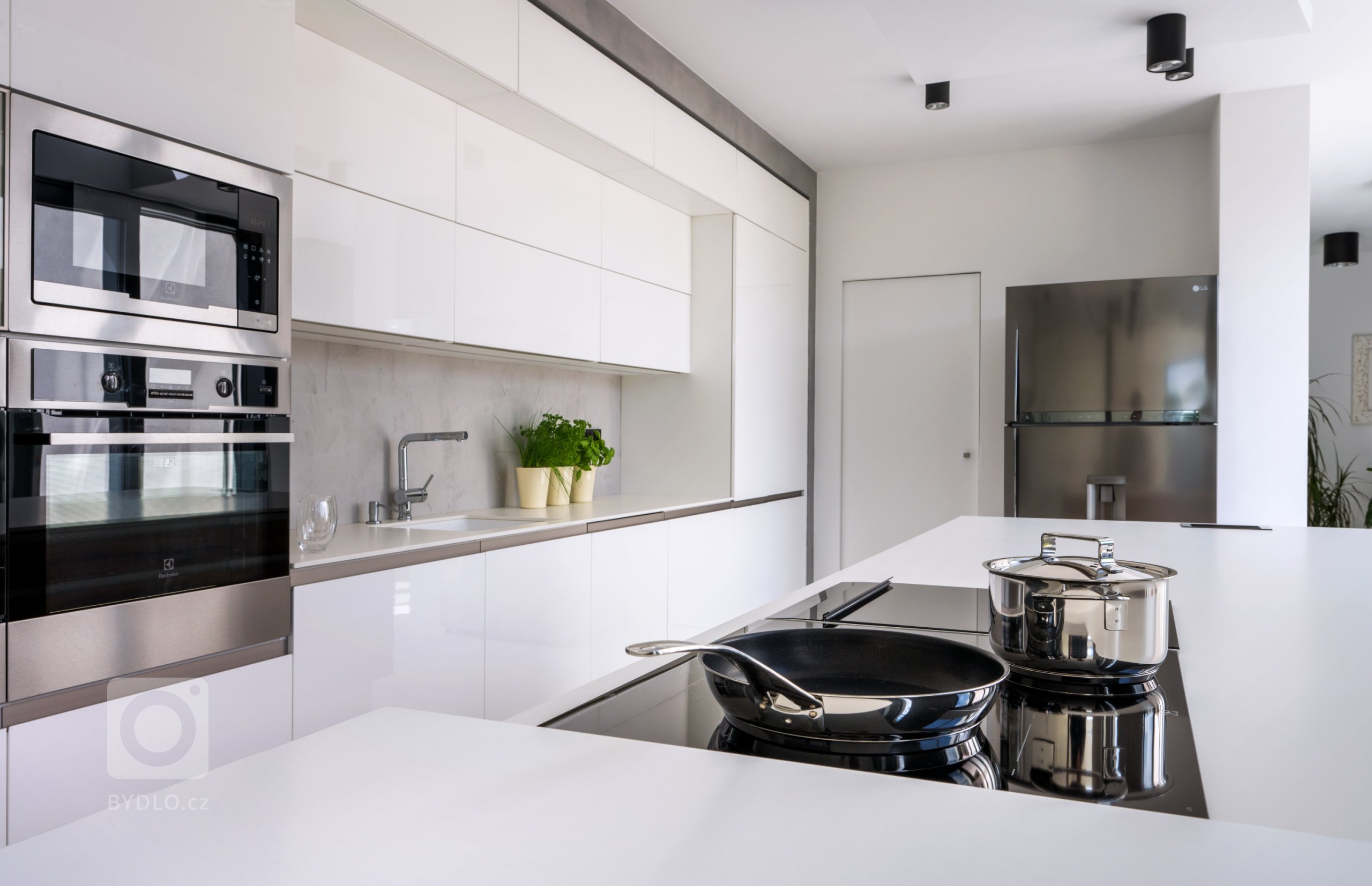 Velkolepý dům vyžaduje velkolepou kuchyni. Právě ona je totiž jeho duší i srdcem. Tady se protíná každodenní život rodiny i uspokojují individuální chutě.…