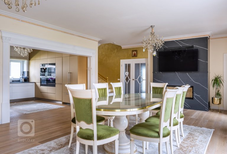 add picture to album