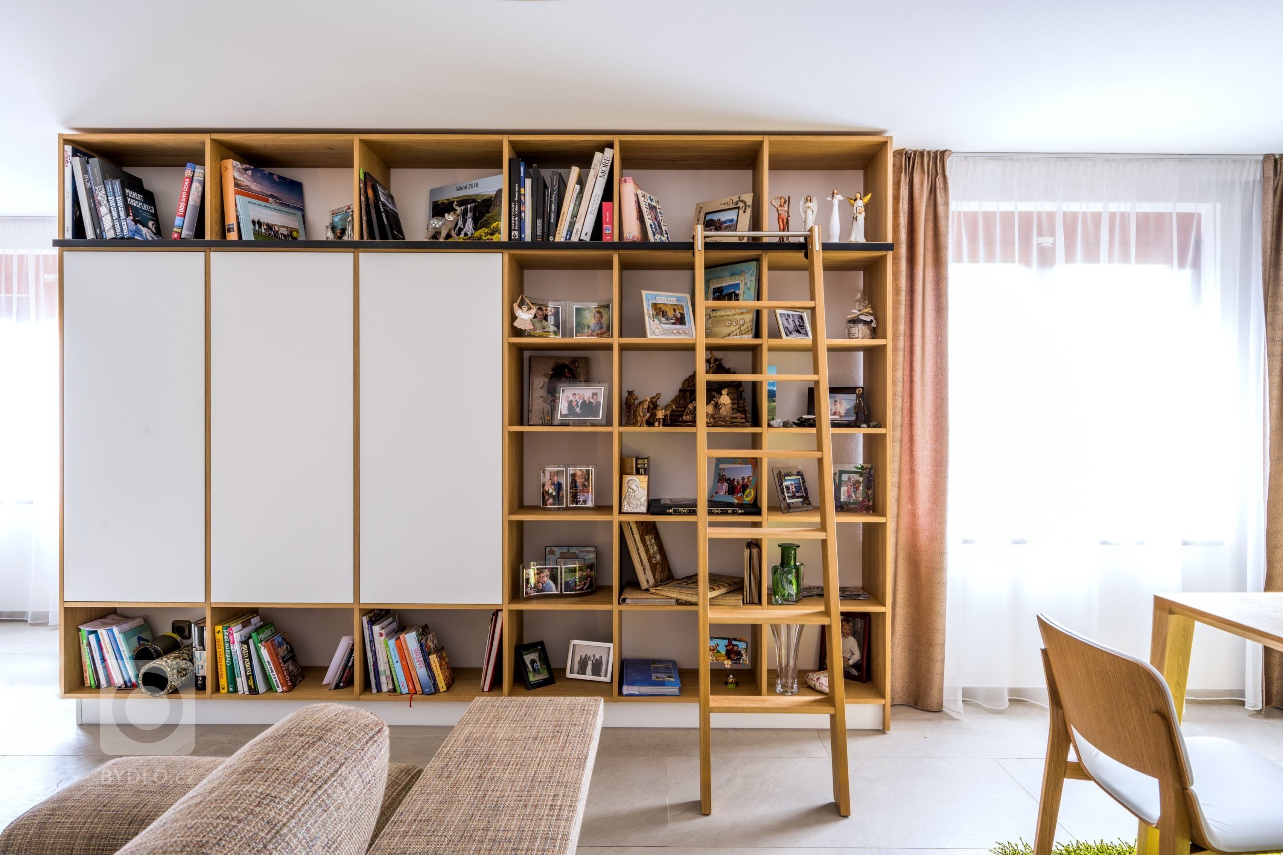 Útulná kuchyně pro milovníky jednoduchosti, přírody a tradic s nádechem venkovského stylu založená na nadčasových vzorech a poctivosti používaných materiálů.…