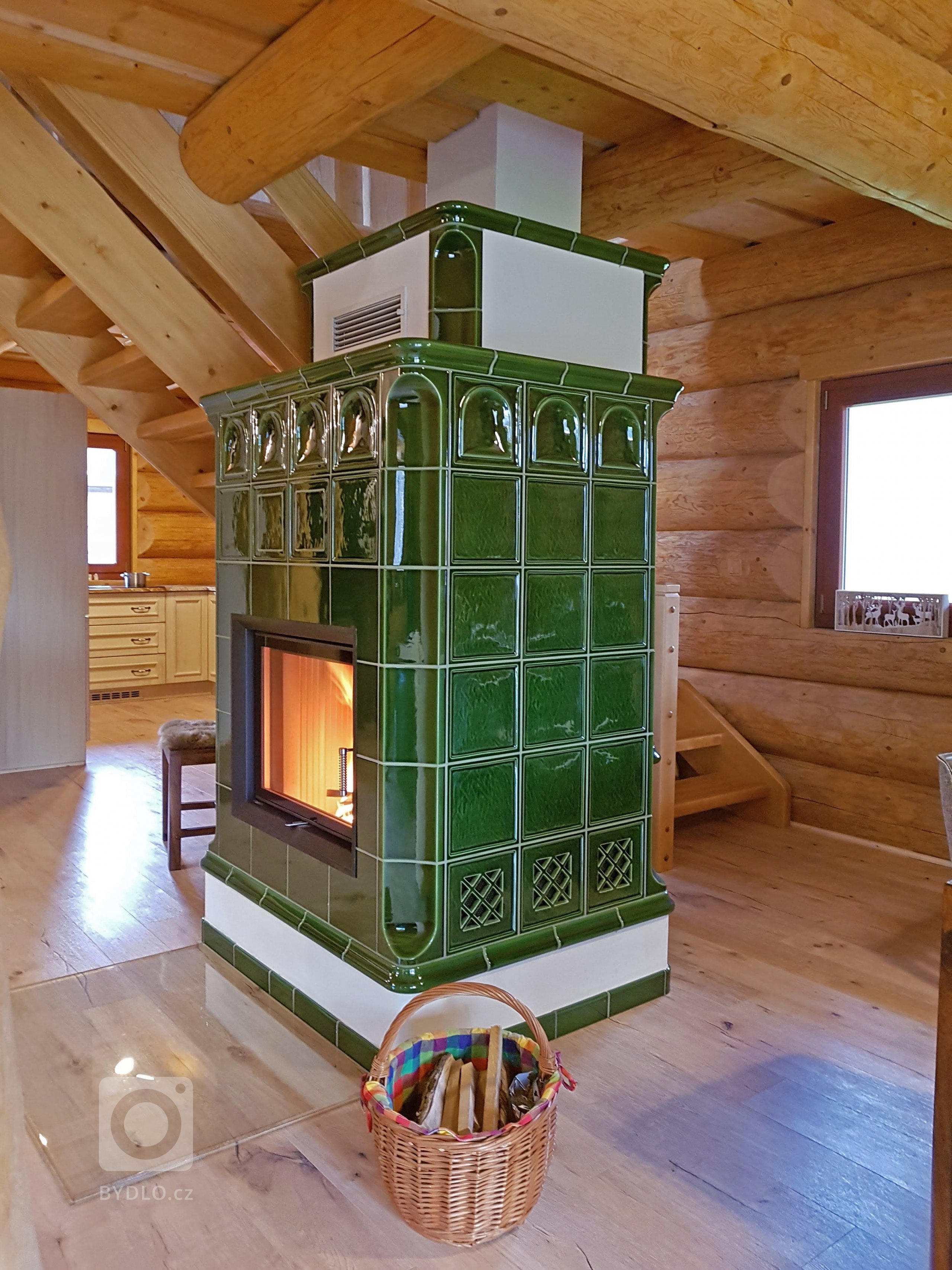Když už si pořídíte pro rodinné bydlení srub, budete nejspíš romantik. A opravdový romantik se chce přitulit. K partnerce nebo partnerovi, k domácímu…