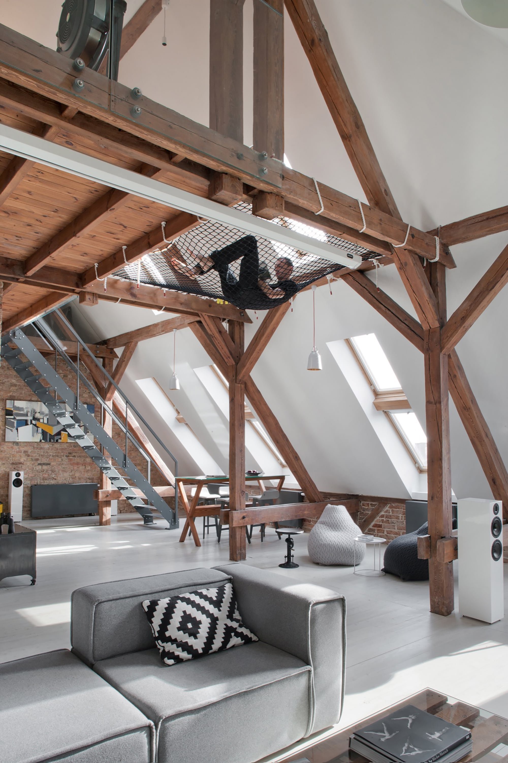 Loft, ve kterém najdete původní staré trámy