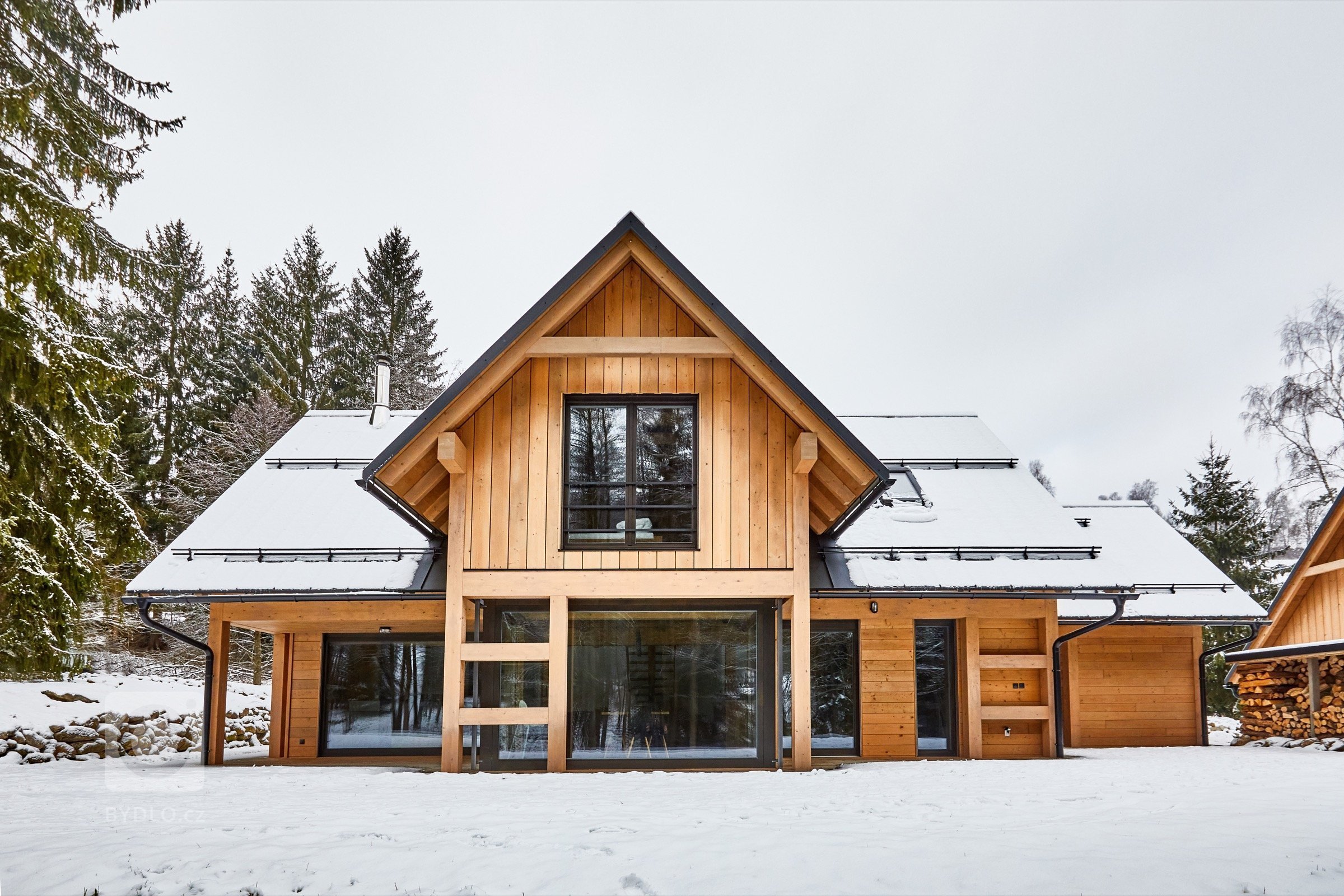Dvě krásné&nbsp;dřevěné chaty uprostřed Jizerských hor, nacházející se v těsné blízkosti lyžařského areálu Šachty Vám nabídnou&nbsp;dokonalý odpočinek i…
