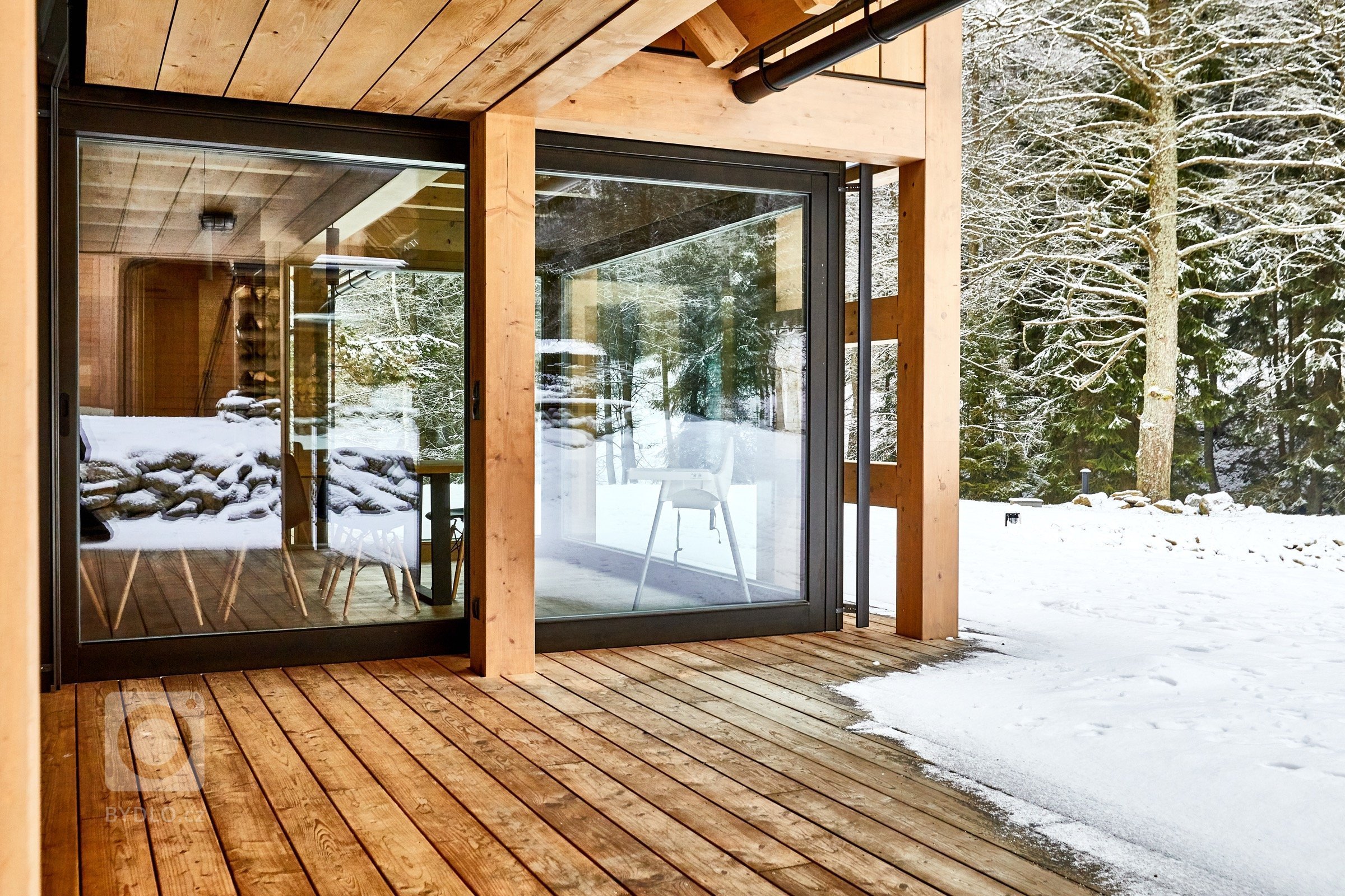 Dvě krásné&nbsp;dřevěné chaty uprostřed Jizerských hor, nacházející se v těsné blízkosti lyžařského areálu Šachty Vám nabídnou&nbsp;dokonalý odpočinek i…