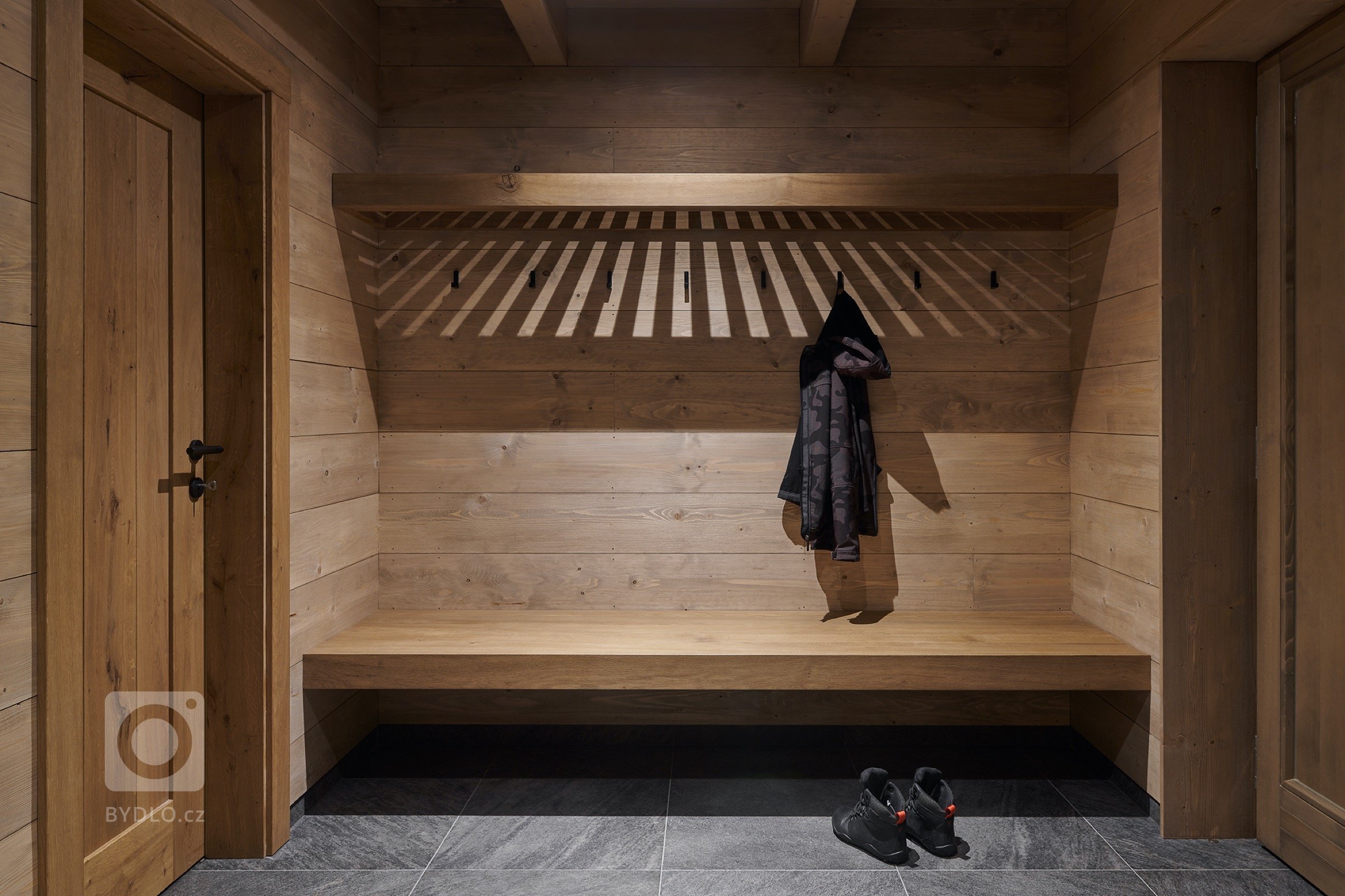 Dvě krásné&nbsp;dřevěné chaty uprostřed Jizerských hor, nacházející se v těsné blízkosti lyžařského areálu Šachty Vám nabídnou&nbsp;dokonalý odpočinek i…