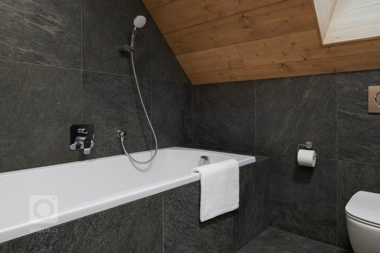 add picture to album