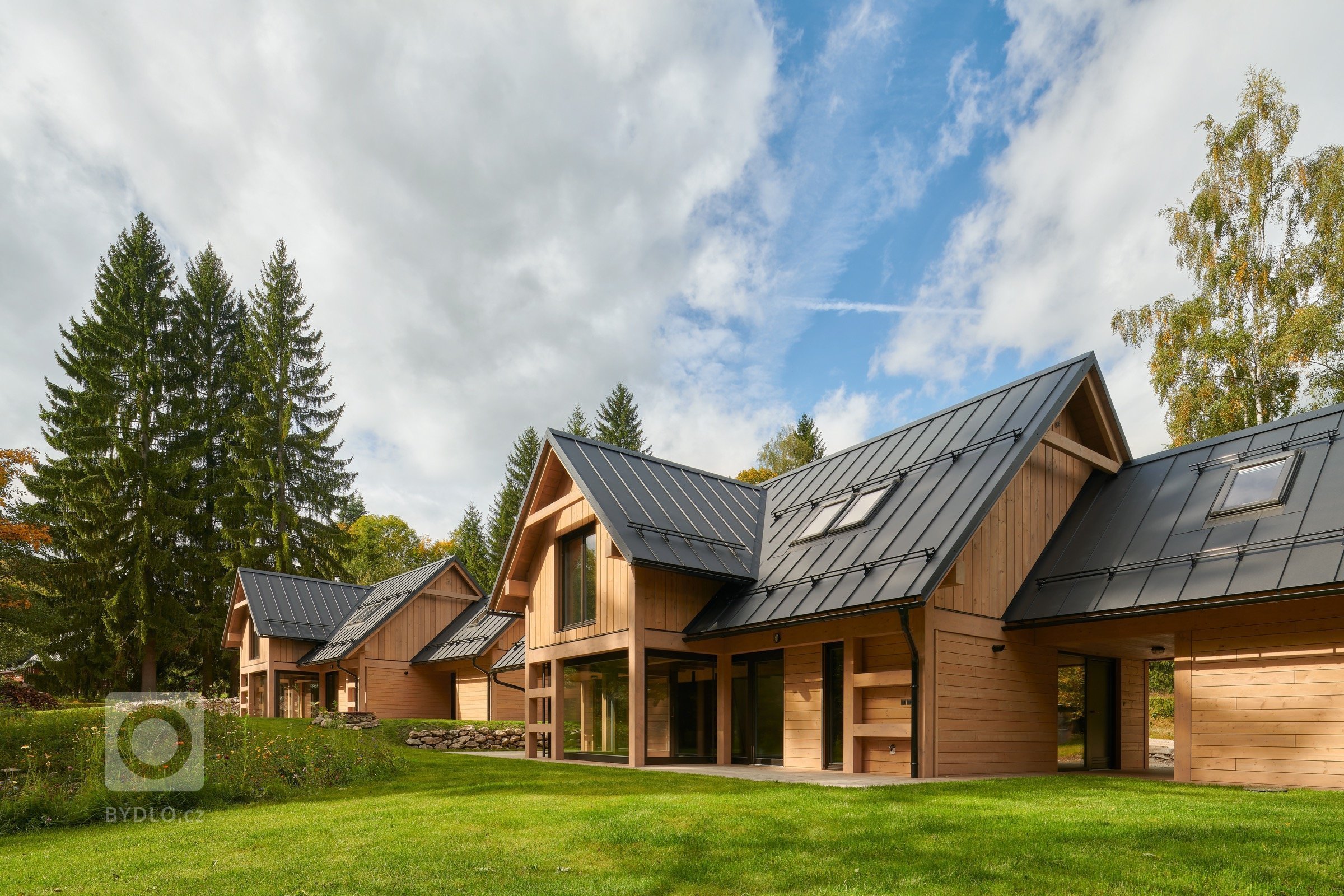 Dvě krásné&nbsp;dřevěné chaty uprostřed Jizerských hor, nacházející se v těsné blízkosti lyžařského areálu Šachty Vám nabídnou&nbsp;dokonalý odpočinek i…