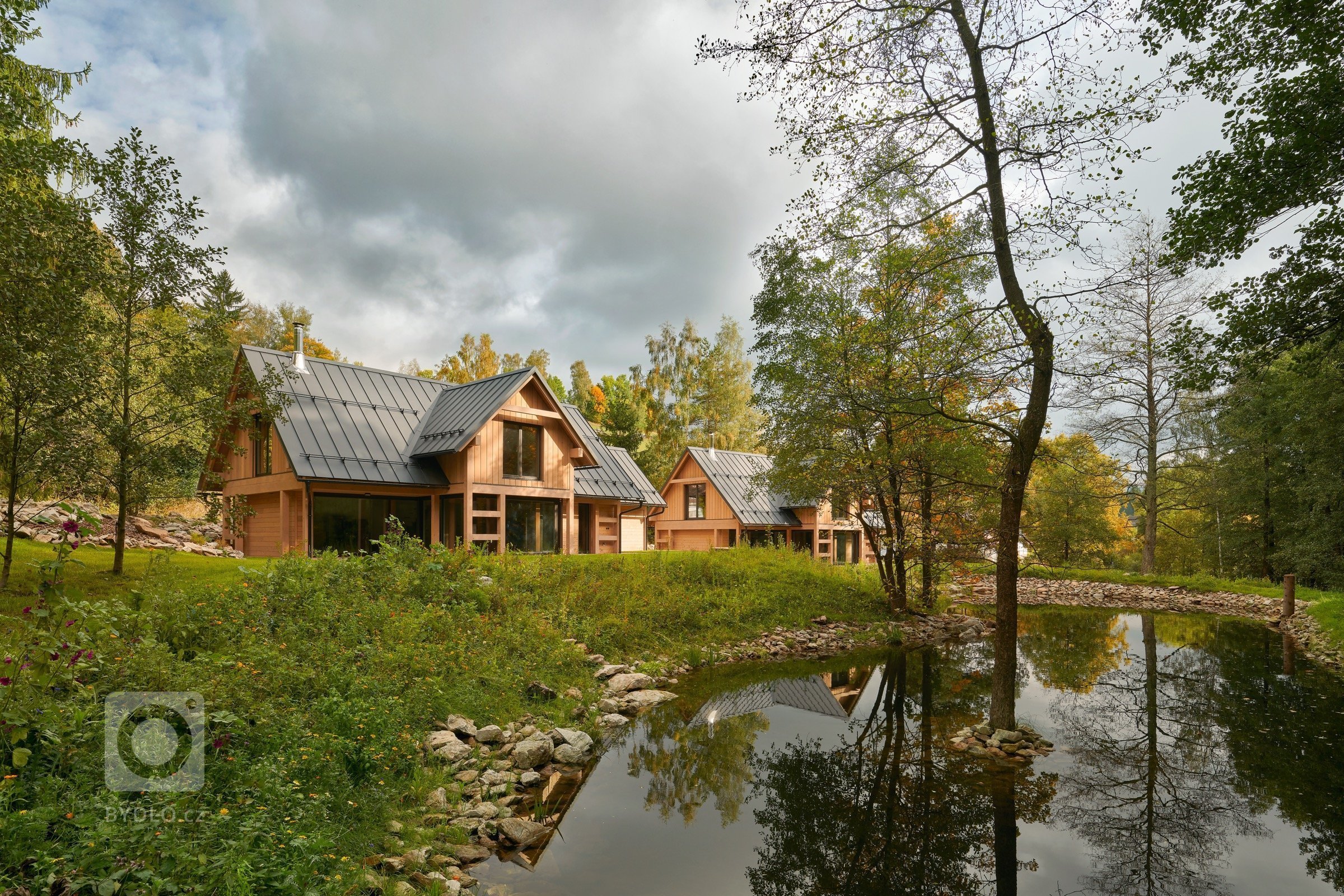 Dvě krásné&nbsp;dřevěné chaty uprostřed Jizerských hor, nacházející se v těsné blízkosti lyžařského areálu Šachty Vám nabídnou&nbsp;dokonalý odpočinek i…
