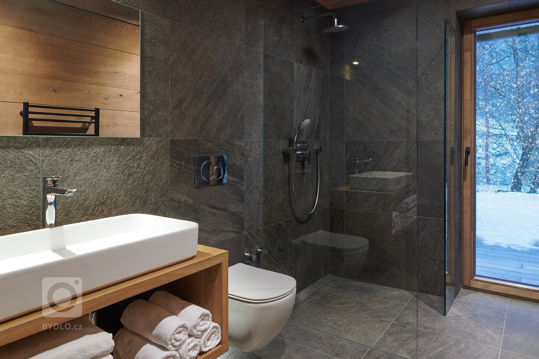 Dvě krásné&nbsp;dřevěné chaty uprostřed Jizerských hor, nacházející se v těsné blízkosti lyžařského areálu Šachty Vám nabídnou&nbsp;dokonalý odpočinek i…