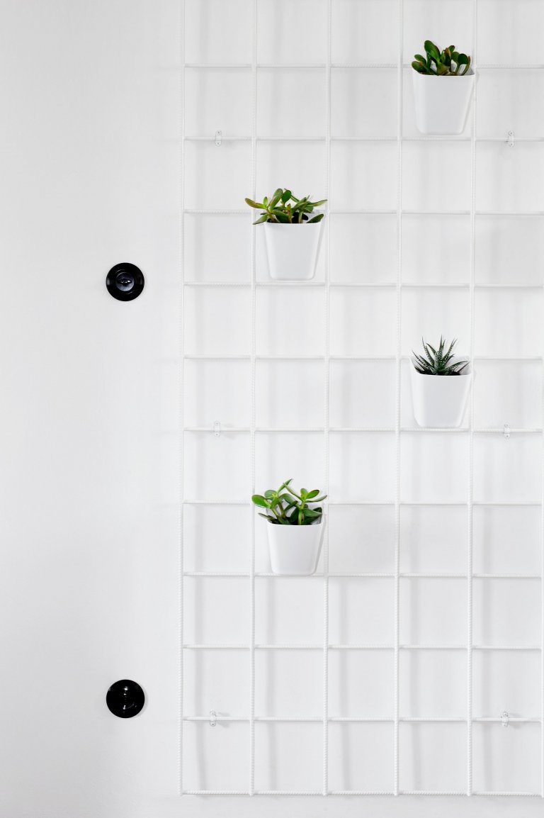 Původní dispozici bytu 5+1 jsme změnili na 4+KK. Kuchyni jsme propojili s jídelnou a obývacím pokojem. Zcela jsme změnili dispozici jádra, které je umístěno ve…